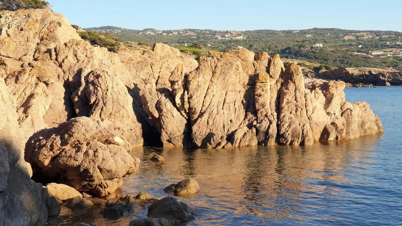 Vacanze in natura incontaminata Isola Rossa  Italia